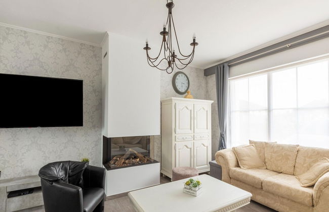 Modern Villa w/ Private Yard - Foto 21