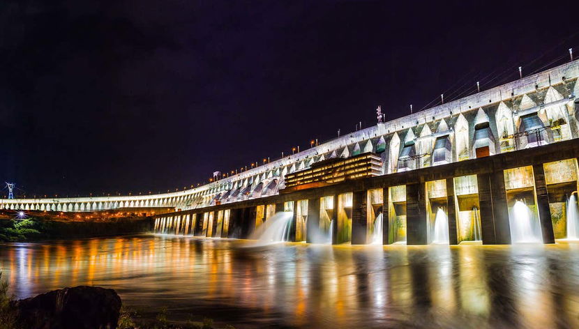 Espectáculo de luz y sonido en la represa de Itaipú - Foto 3, Colores y luces en la presa de Itaipú