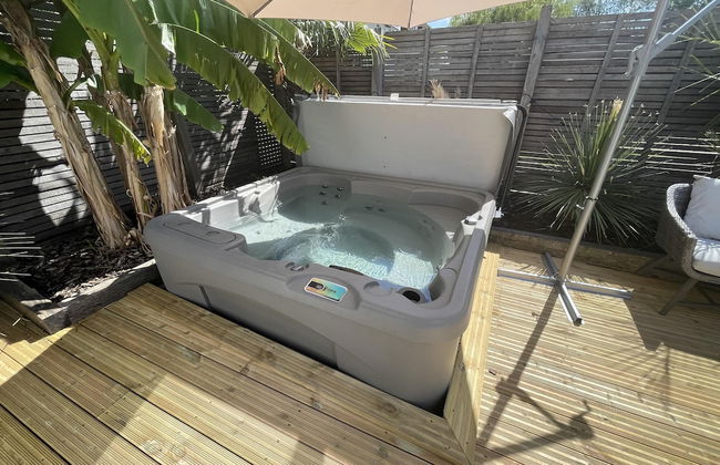 Maygrove Retreat - Sleeps 2 - Jacuzzi - Parking - Photo 19