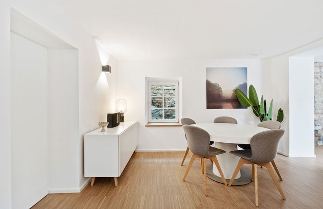 Modern Apt Old Town w Panoramic View ID4 - Photo 7