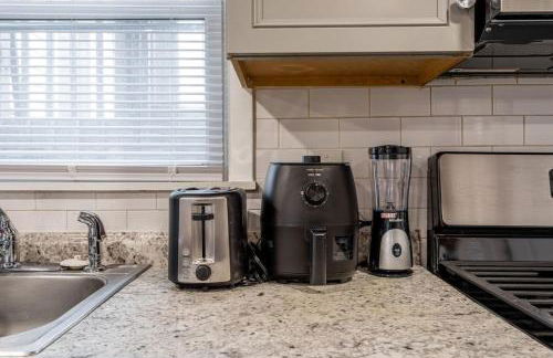 Updated 3BR 2BA Apartment Near NYC Airport - Foto 32