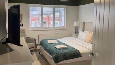 Luxury Contractor 4 Bed Home Sleeps 8 Cardiff Airport Parking - Foto 5