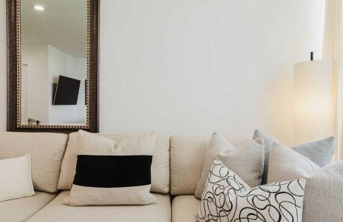 Designer Home in Diplomat District - Foto 2