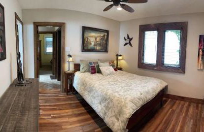 6-Bedroom Tudor in the Downtown Historic District - Foto 18