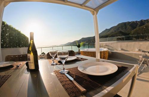 Stylish Rooftop Retreat with Hot Tub with Loutraki Beach - Foto 8