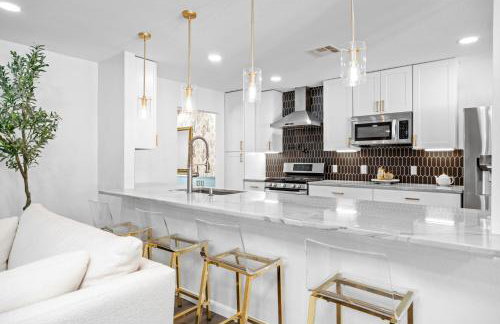 Relaxed Luxury Pet Friendly Home with Pool and Backyard Lounge in San Antonio, TX - Foto 14