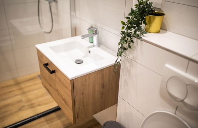 Spacious 2 Bedroom Serviced Apartments 71-77m2 - Photo 34