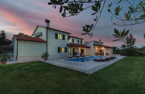 4 Bedroom Gorgeous Home In Pican - Photo 23