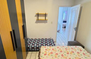 Casa de bairro tranquilo 1 a 10 pessoas com ótima localização e vigia de rua - Foto 5