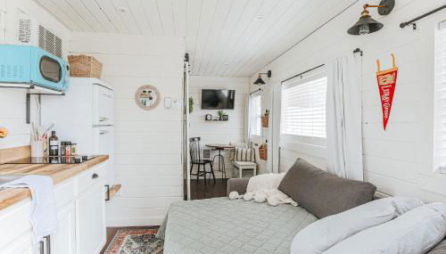 Downtown Tiny Home near Shenandoah National Park - Foto 2, minibar