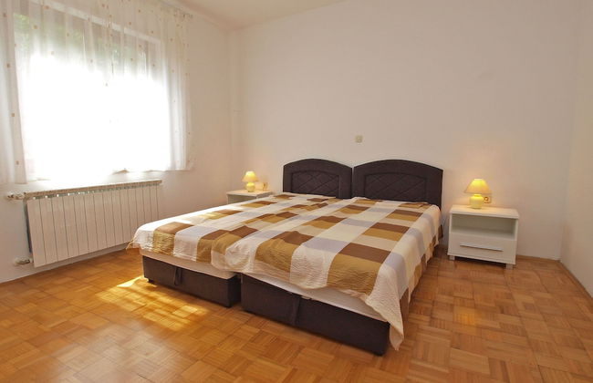 Apartment 21 - Photo 2