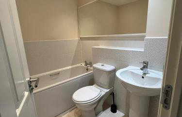 Tuffley 4 bedroom house - Foto 9