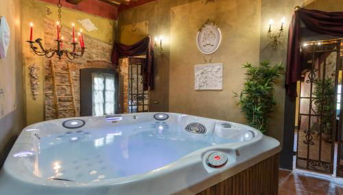 La Dimora dei Conti, Indulge in a Country Farmhouse Apartment with Jacuzzi Facing the Town! - Foto 3, Other