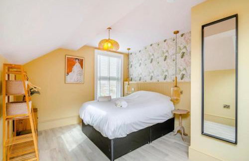 Betty's Spa Penthouse- 2bed Luxury Appt, parking - Photo 13