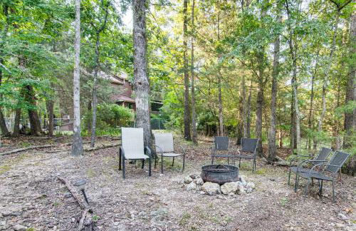 Relax Fireside! Hot Tub Haven on Table Rock Lake - Foto 28
