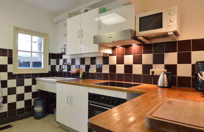 Large Hunting Lodge With Enormous Beautiful Garden - Photo 10