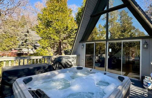 Hot Tub-EV-Kid Friendly-Arcade Game-BBQ-Fire Pit - Photo 6