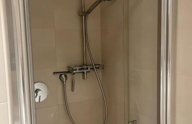 Helle großzügige ruhige Dreizimmerwohnung in Altstadtnähe mit kostenlosem Tiefgaragenstellplatz - Foto 6