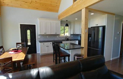 Peace of Heaven, Modern Chic Cabin, Majestic Mountain Views, Hot Tub, Fire Pit, Outdoor Games, Close to Town - Foto 42