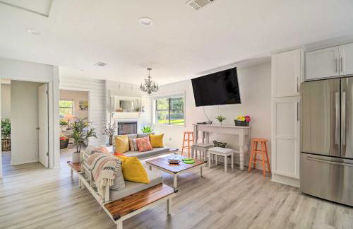 Riverside New Magnolia Springs Home with Dock, Beach - Foto 2