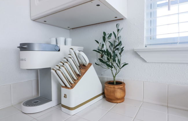 2nd Row Beach Home Ocean Views Old School Vibes - 1 min Walk to Sunny Beach - Foto 47