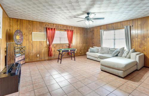 Hike and Fish! Wooded Family Getaway in Interlachen - Foto 1