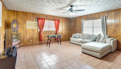 Hike and Fish! Wooded Family Getaway in Interlachen - Foto 1