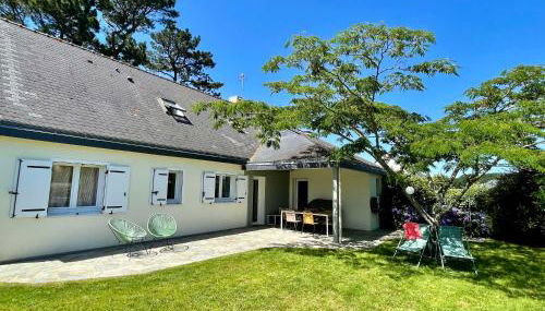 KerDesAmis - Tolles Ferienhaus in Strandnähe mit Sonnenterrasse, Boulebahn und großem Garten - Foto 4, Garden view
