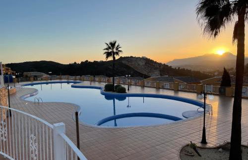 Tranquility, sun, breathtaking views & 7 minutes drive to sea - Foto 26