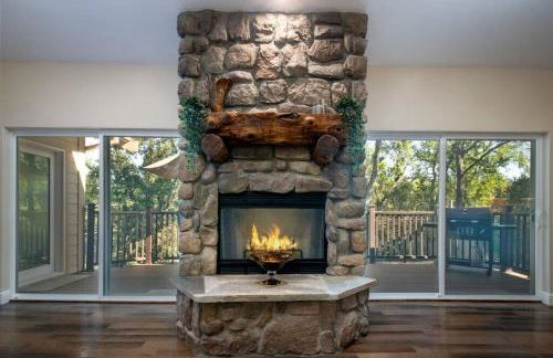 New Luxury 5BR Cabin in Pine Mountain Lake! 1 Minute to Beach! Massage Chair! Close to Yosemite! Perfect for Retreats and Escapes All Seasons! - Foto 24