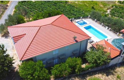 Vila Nova with private heating pool and jacuzzi - Foto 7