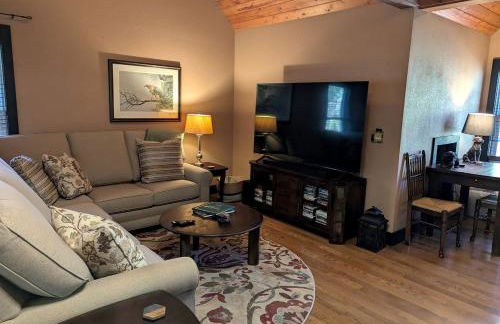 Spacious Mountain Retreat with Bonus Game Room Near Asheville, Barnardsville, NC - Foto 69