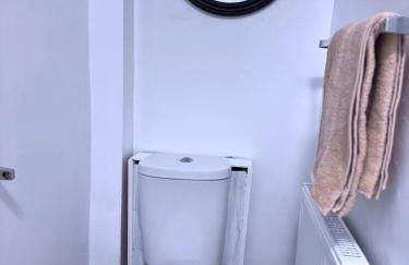 House for 8 in Gillingham close to train station with free parking - Foto 17