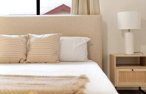 Charming & Bright W Lounging Pool and Hot Tub - Photo 16