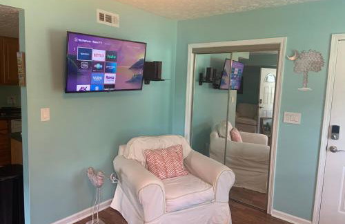 Cheerful two bedroom house 1.5 miles from beach. - Foto 14