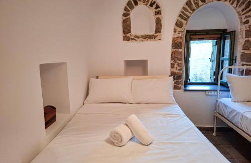 Calm Wood & Stone Home with View, Chios - Foto 22