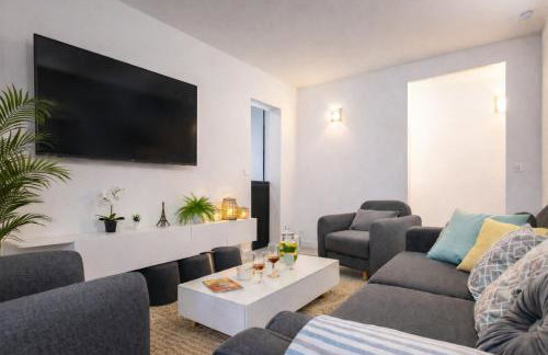 D&E - PARIS-DISNEY - HOLIDAYS APARTMENT - APPARTEMENT DE VACANCES - 5 CHAMBRES- 5 SDB - 5 BEDROOMS - 5 BATHROOMS - Netflix - Foto 3