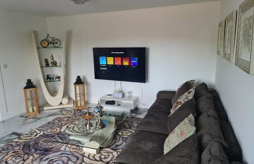 SAV 5 bedroom Executive detached house in Leiceste - Photo 34