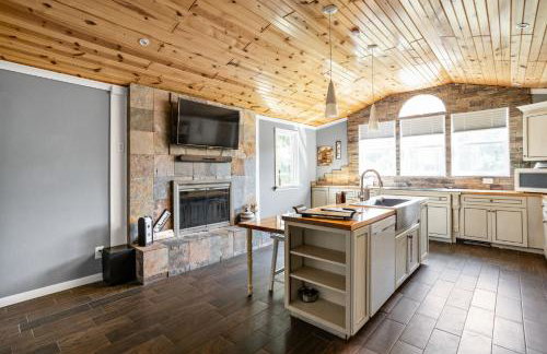 Sleeps 10, Indoor and Outdoor Theaters, Batting Cage, & Games! - Foto 16