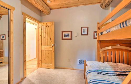 Riverfront Cabin with Hot Tub 2 Mi to Eagle Falls - Foto 19