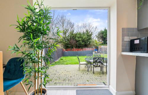 Spacious 3-Bed Home with Driveway Parking - Gloucester - Foto 40