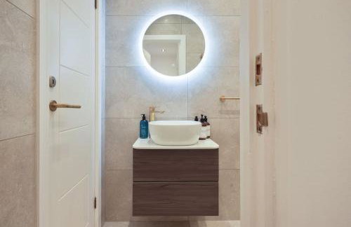 Beighton - 3 Bed Spacious Home with FREE Parking, Great for Groups & Families - Hosted by Stay Host Save - Foto 73