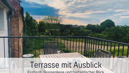 Landloft Linum - Ausgebaute Scheune mit Aussicht, Naturpool, Kamin, Sauna, Luxusausbau, handverlesene MidCentury Möbel & Kunst - Foto 4