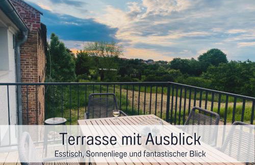 Landloft Linum - Ausgebaute Scheune mit Aussicht, Naturpool, Kamin, Sauna, Luxusausbau, handverlesene MidCentury Möbel & Kunst - Foto 4