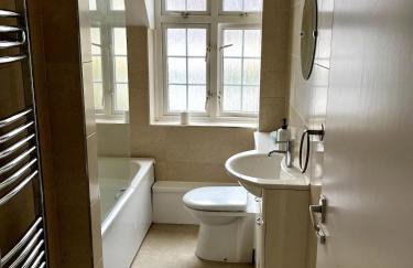 3 Bedroom House with Parking - Foto 9