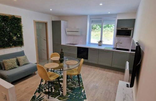 La Dame - Parking Privé GRATUIT Proche GE Alstom & Centre-Ville - Foto 1