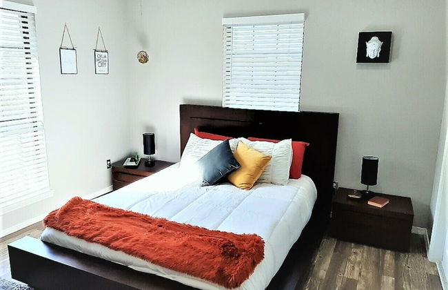 Private Bedroom Suite - Communal House near Integris Private - Photo 8