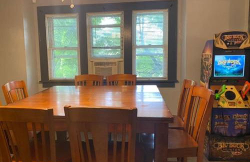 House with 11 Beds Sleeps 14 with Off Street Parking - Foto 12