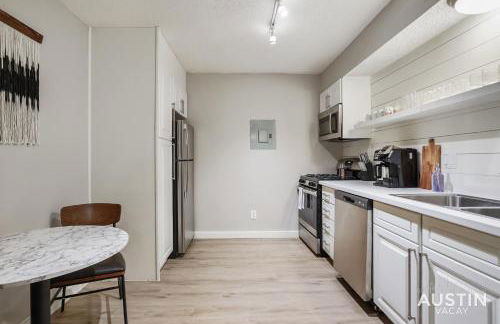 Amenity Heavy Serene Apt in Convenient Location - Photo 36