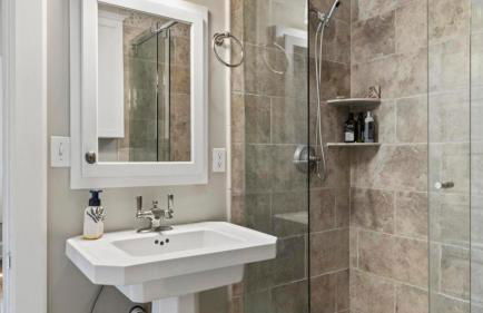 Experience comfort at Andrea Bluff Cottage, a 3-bedroom home in Harbor Springs. - Foto 6